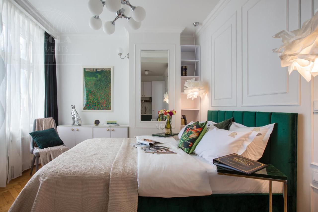 Feniks Fragola Apartments Main Square Krakow Luaran gambar