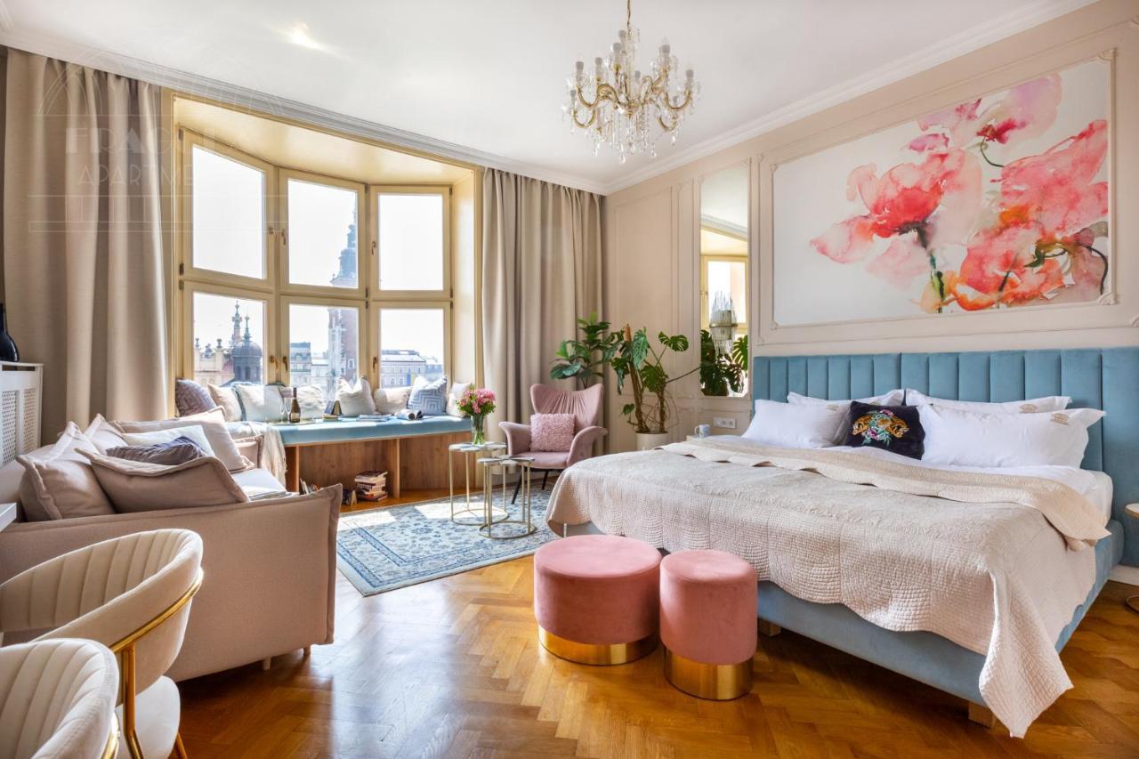 Feniks Fragola Apartments Main Square Krakow Luaran gambar