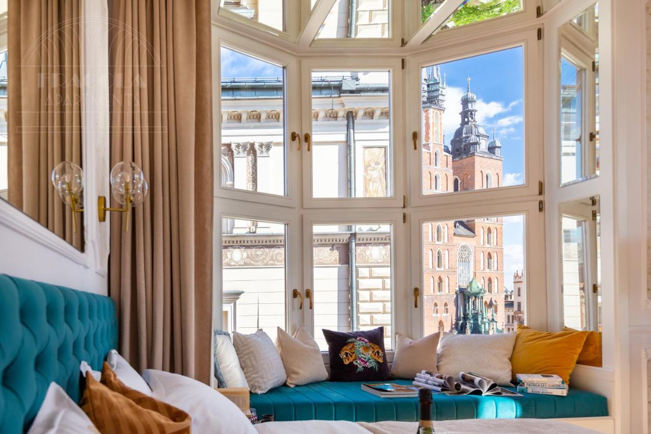 Feniks Fragola Apartments Main Square Krakow Luaran gambar