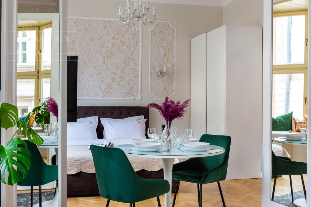 Feniks Fragola Apartments Main Square Krakow Luaran gambar