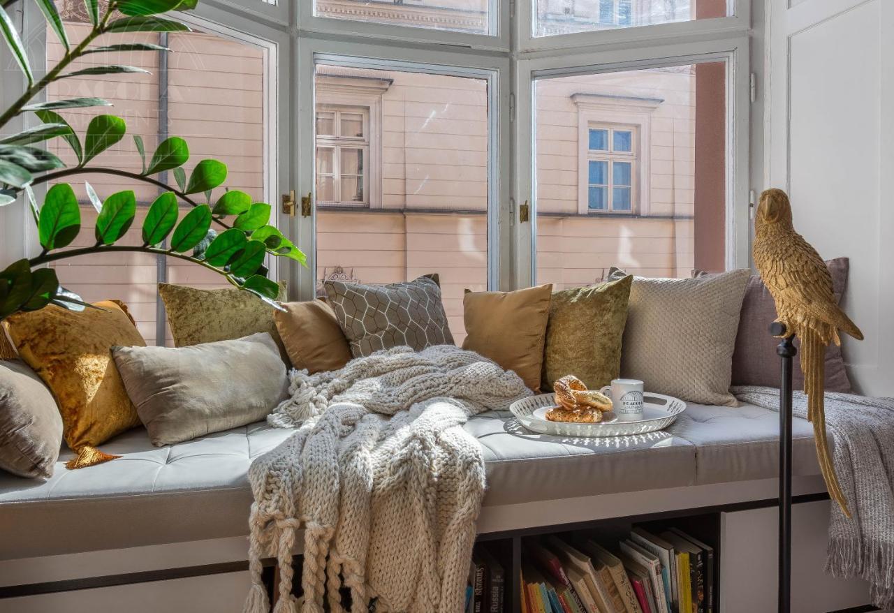Feniks Fragola Apartments Main Square Krakow Luaran gambar