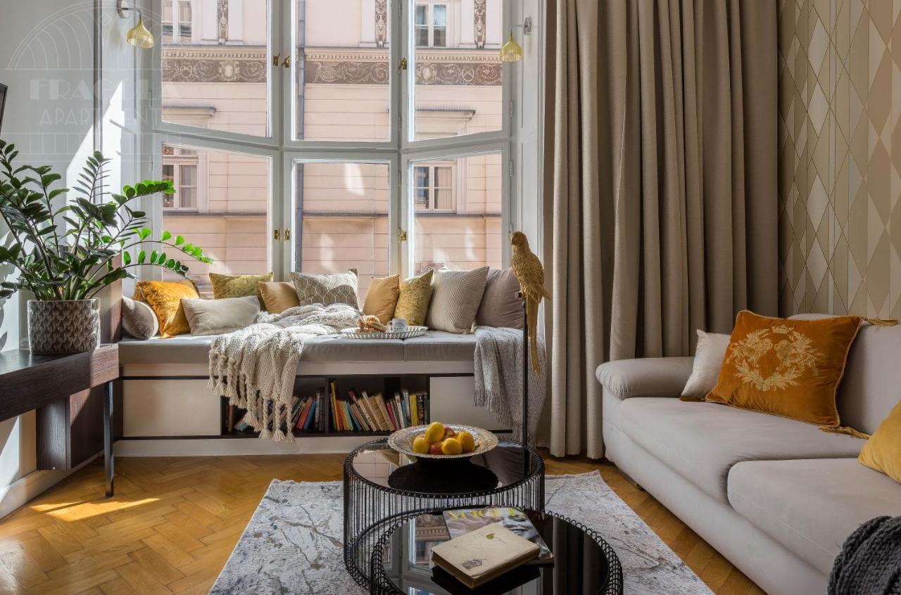 Feniks Fragola Apartments Main Square Krakow Luaran gambar
