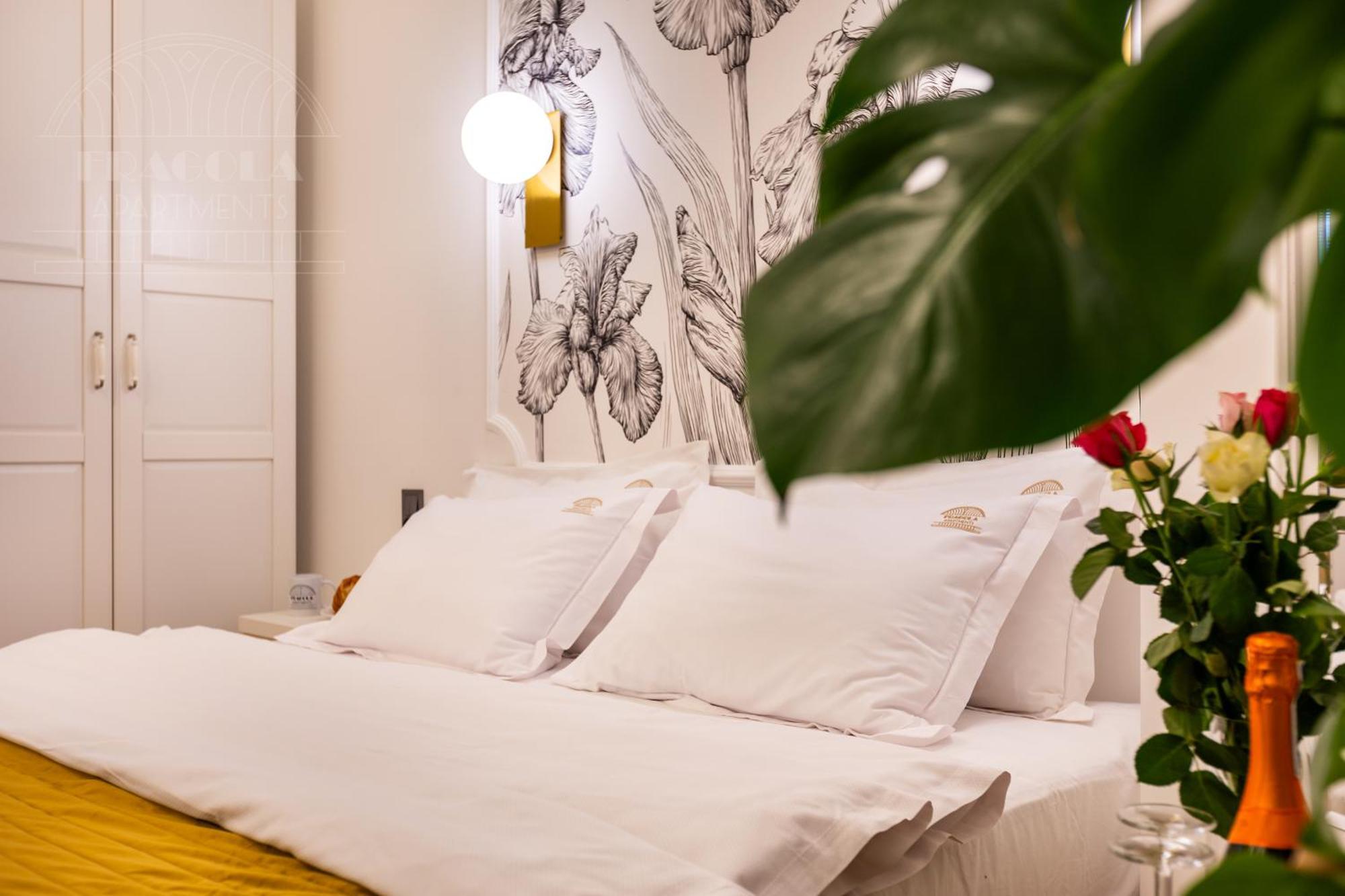 Feniks Fragola Apartments Main Square Krakow Luaran gambar
