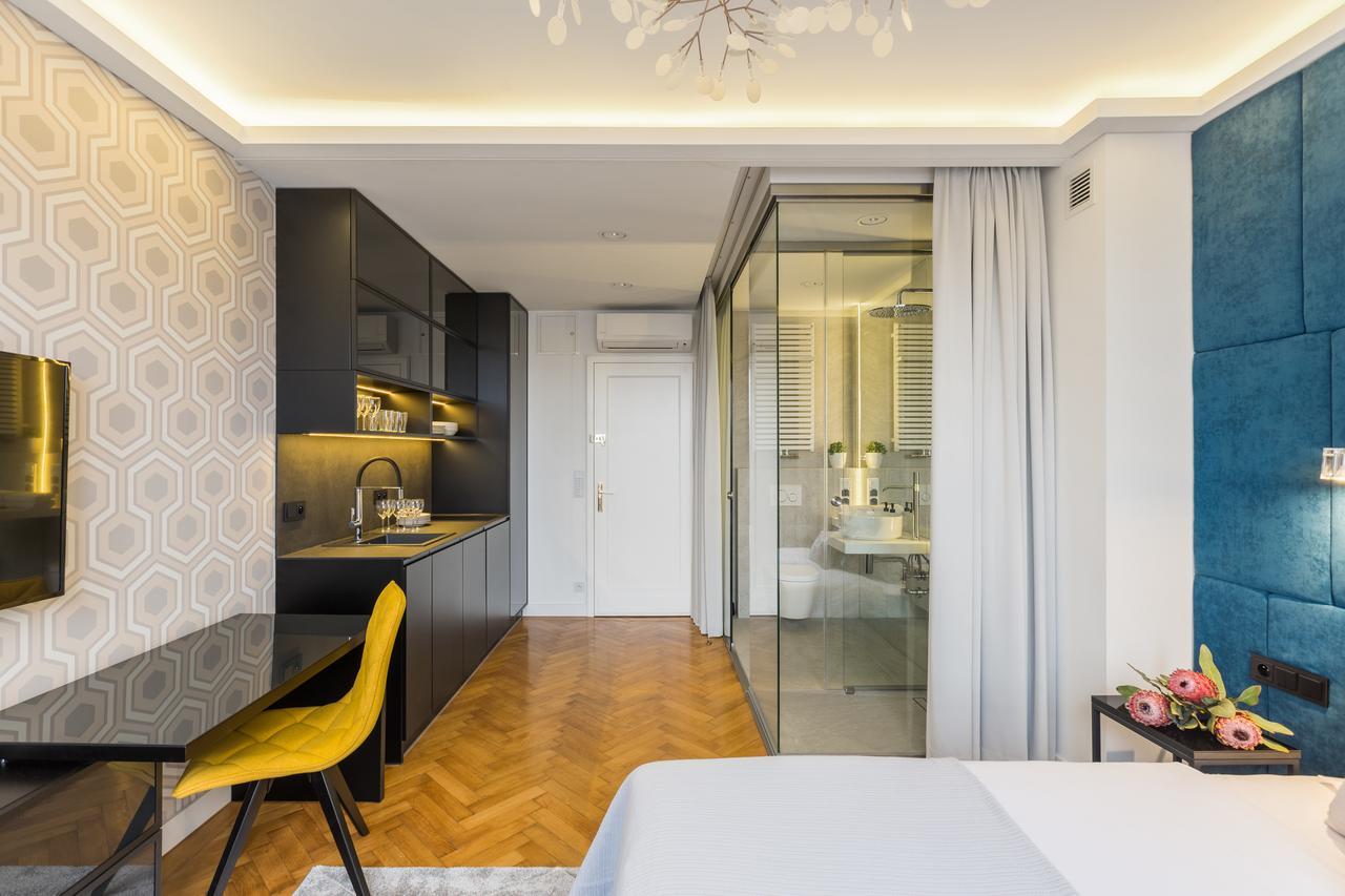 Feniks Fragola Apartments Main Square Krakow Luaran gambar