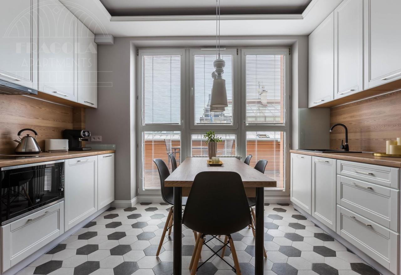 Feniks Fragola Apartments Main Square Krakow Luaran gambar