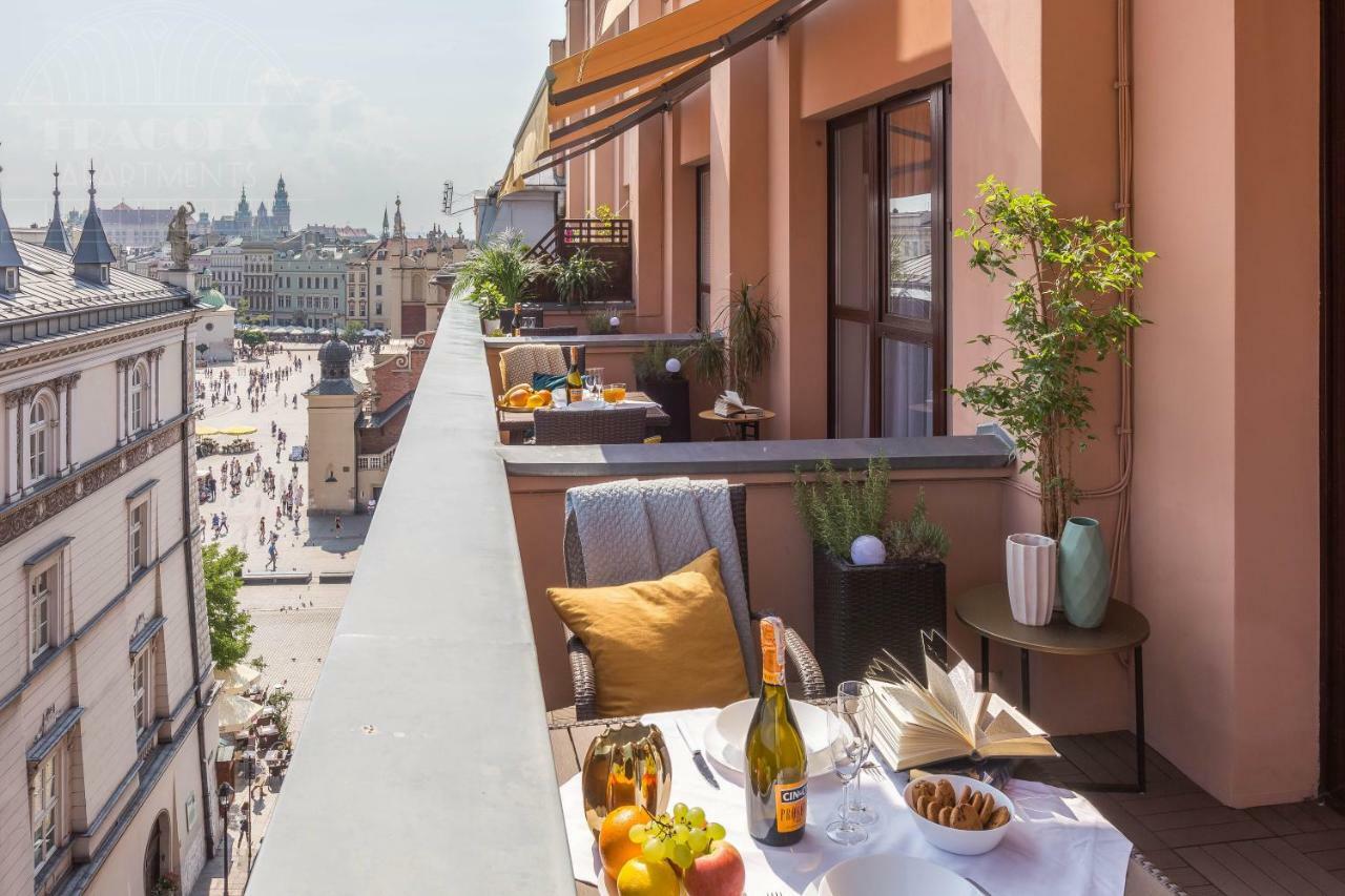 Feniks Fragola Apartments Main Square Krakow Luaran gambar